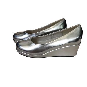 NWOT Pazitos Silver Wedge Shoes 33 (1.5 - 2)